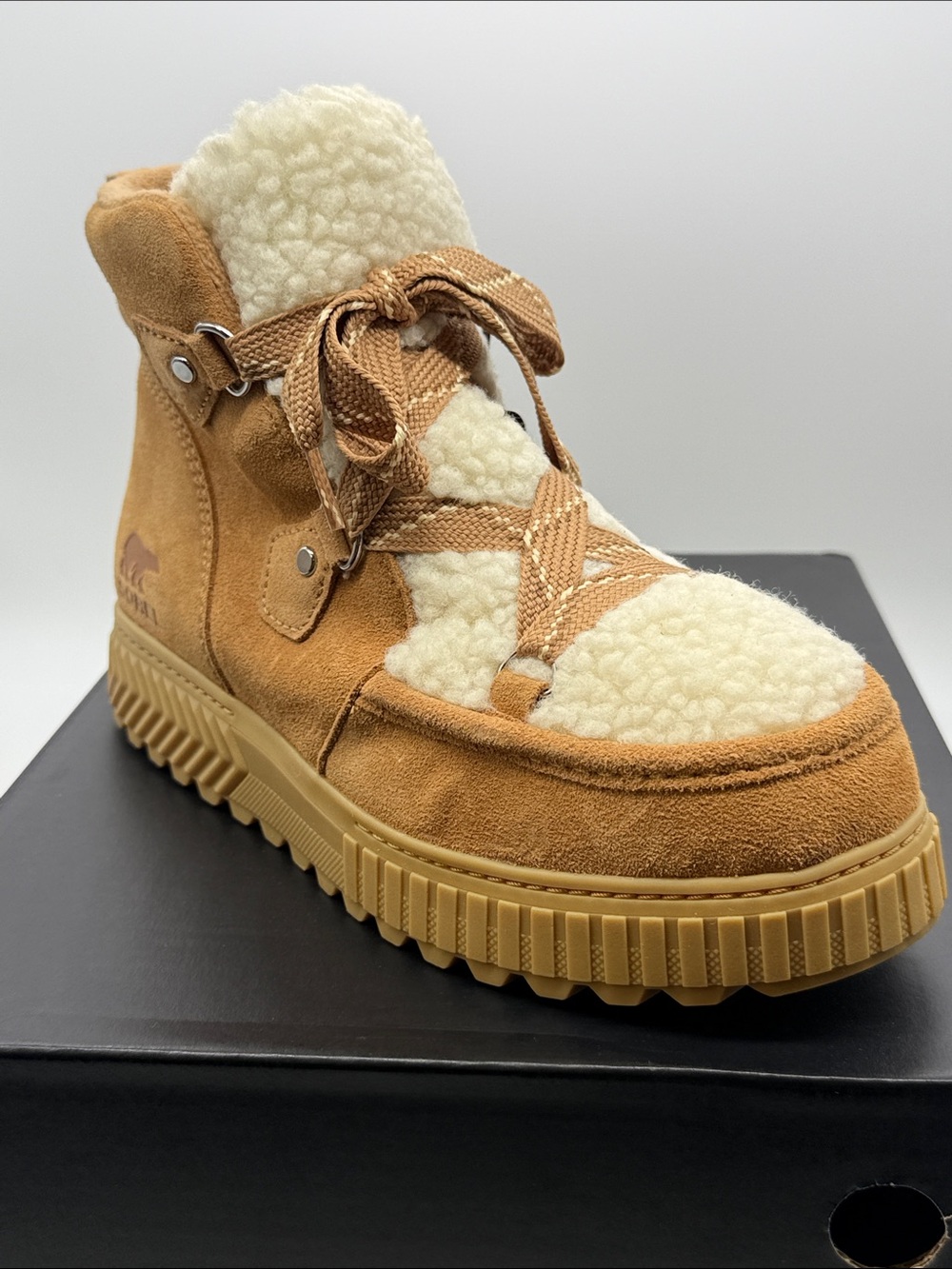 Sorel Women's Suede Lace-Up Boot with Cream Shearling - Chestnut
